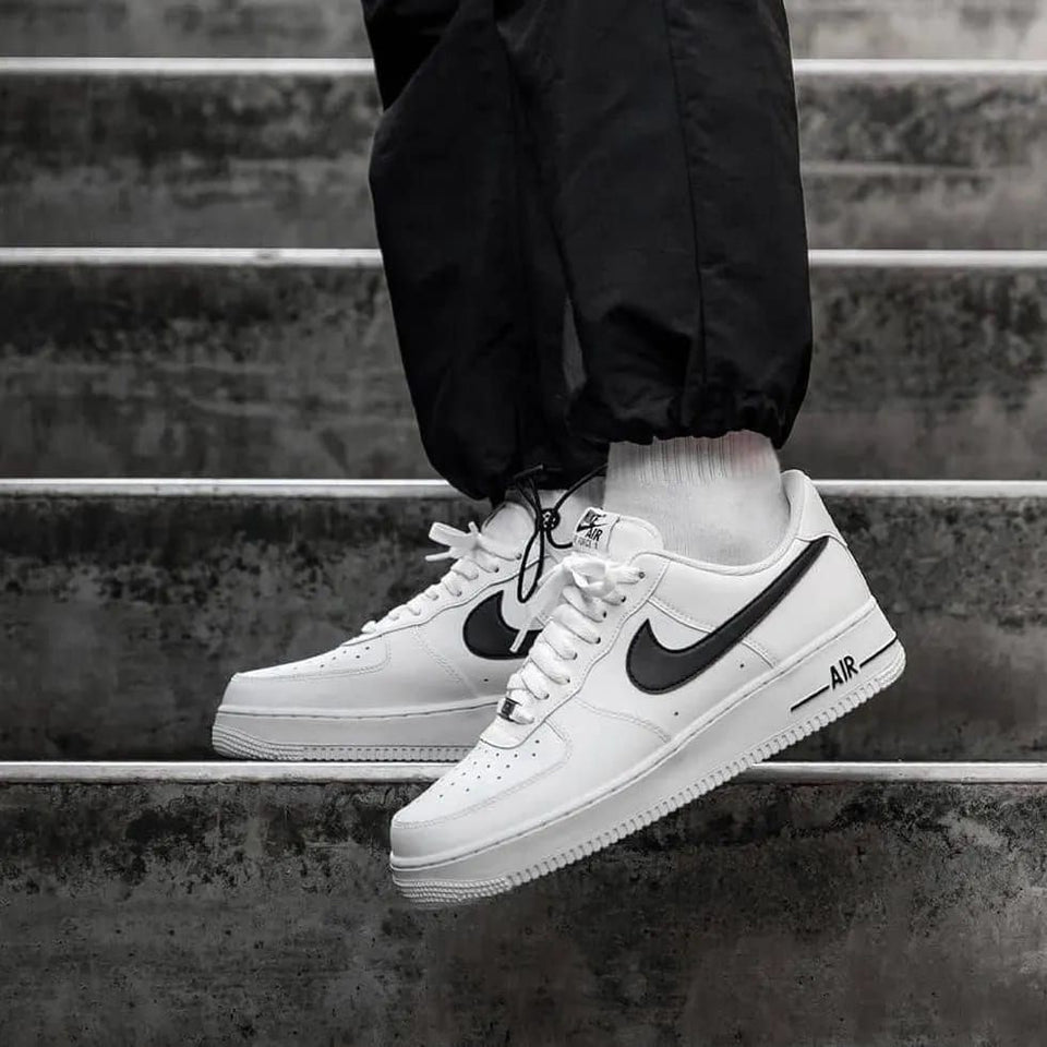 Urban Air Low Sneakers – White & Black Edition