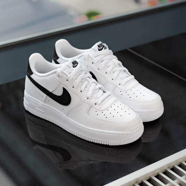 Urban Air Low Sneakers – White & Black Edition